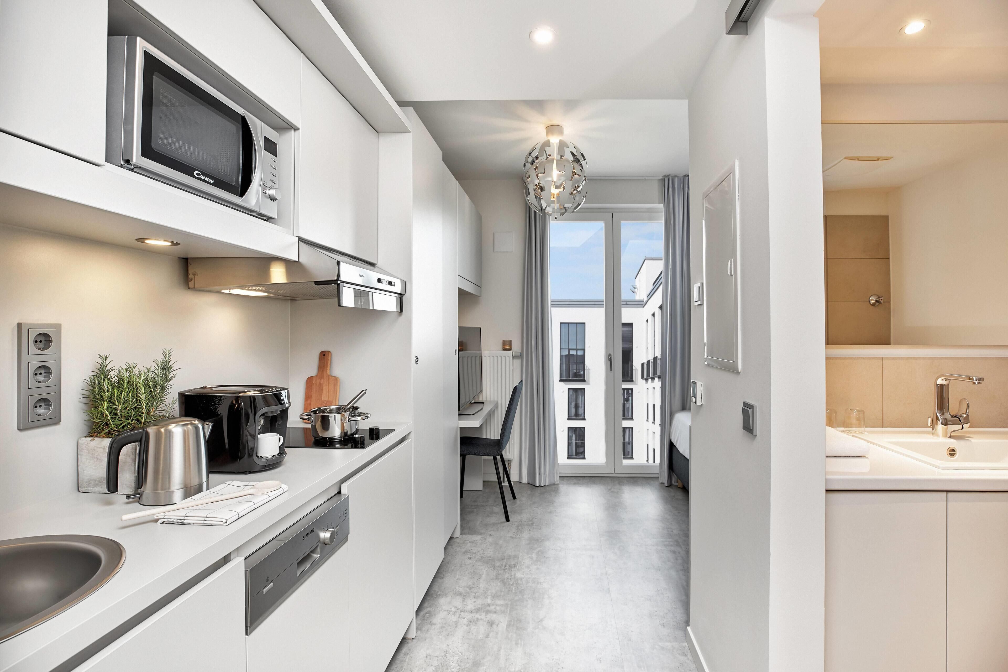 Ropa de cama hipoalergénica, escritorio, cortinas opacas