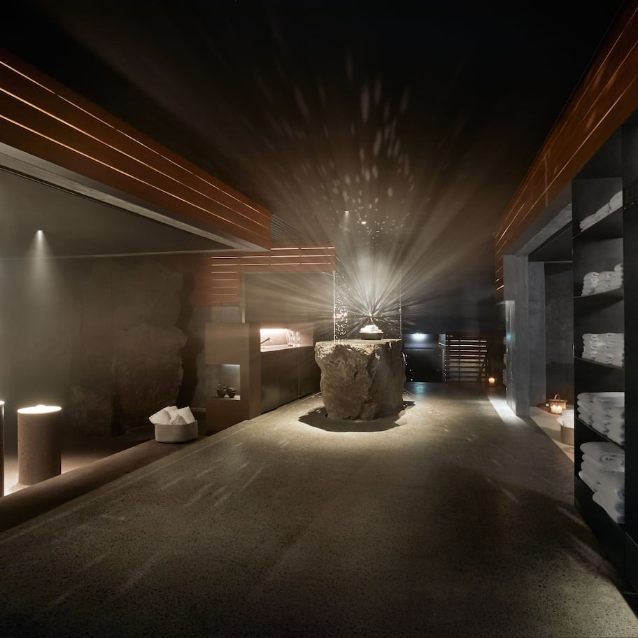 Outdoor treatment areas, sauna, steam room, hot springs, body treatments