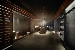 Outdoor treatment areas, sauna, steam room, hot springs, body treatments