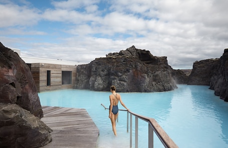 Outdoor treatment areas, sauna, steam room, hot springs, body treatments