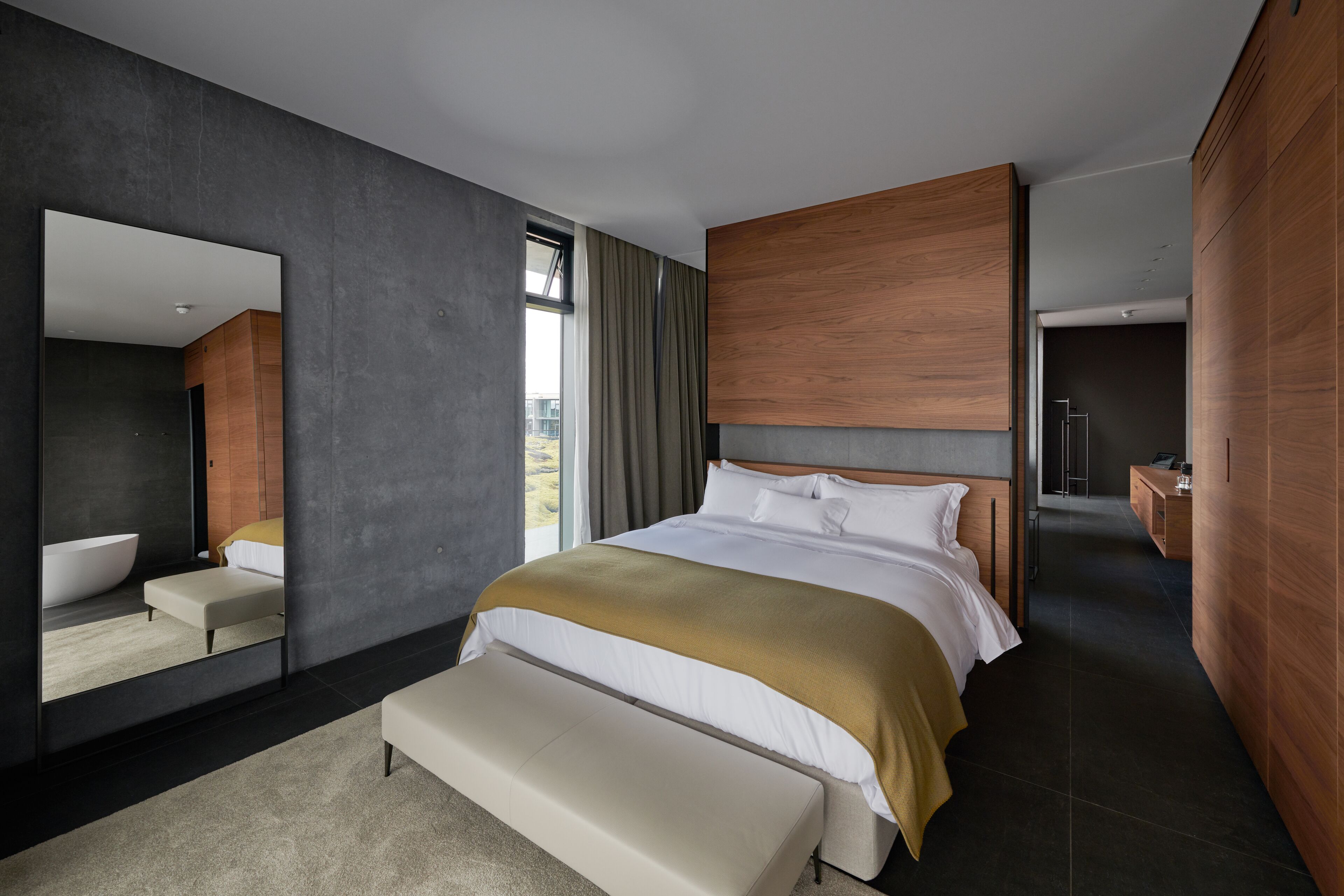 suite (moss) | 1 bedroom, premium bedding, free minibar, in-room safe