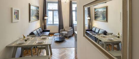 Family Apartment | In-room dining