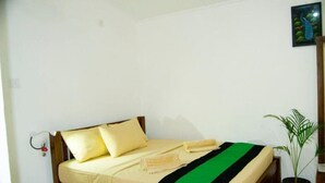 Iron/ironing board, WiFi (free) - Kingfisher Tours Srilanka (Colombo)