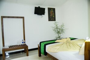 Basic Single Room, 1 Twin Bed, Accessible, Garden View | Iron/ironing board, free WiFi - Kingfisher Tours Srilanka (Colombo)