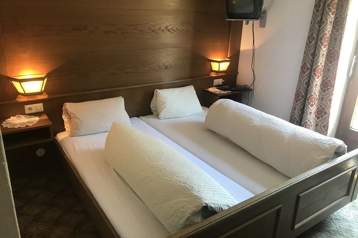 Standard Double Room, 1 Double Bed, Non Smoking | Free WiFi, bed sheets