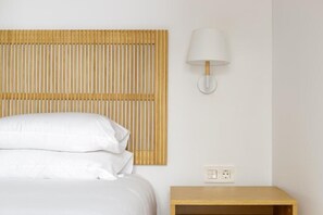 1 bedroom, individually decorated, desk, iron/ironing board - Apartamentos Pompidou (Málaga)