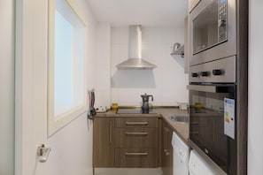 Kühlschrank, Ofen, Geschirrspüler, Wasserkocher