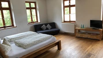 Double Room | Desk, rollaway beds, free WiFi, bed sheets