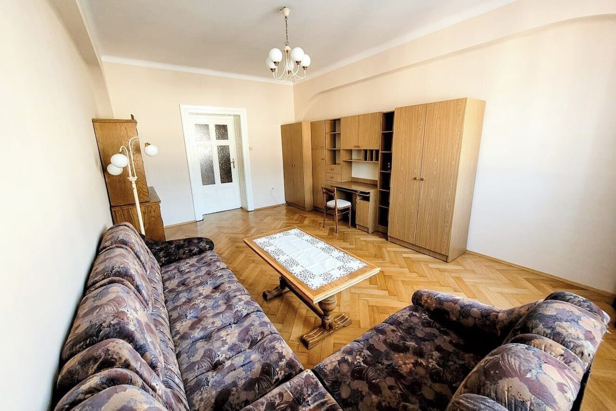 Family Apartment | Premium bedding, iron/ironing board, cribs/infant beds, free WiFi