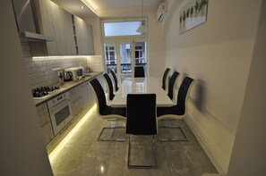 Premium bedding, iron/ironing board, cots/infant beds, free WiFi - WS Sauna Apartments (Kraków)