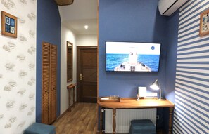 Standard-Doppel- oder -Zweibettzimmer | Hochwertige Bettwaren, Zimmersafe, individuell dekoriert, Schreibtisch