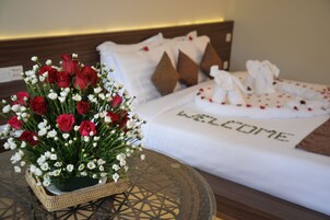 Deluxe Double Room | Minibar, in-room safe, desk, blackout drapes