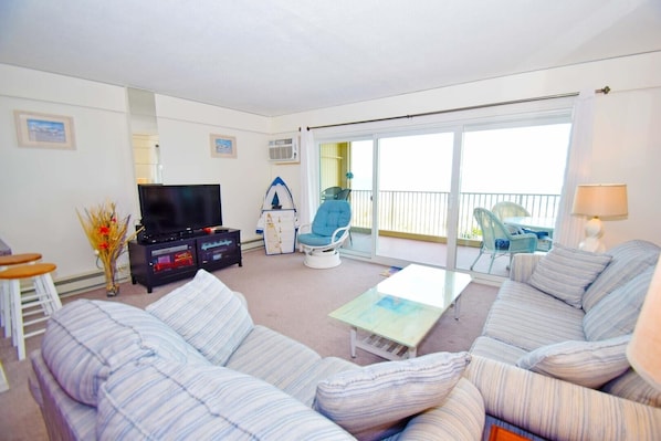 Condo, 1 Bedroom | Living area
