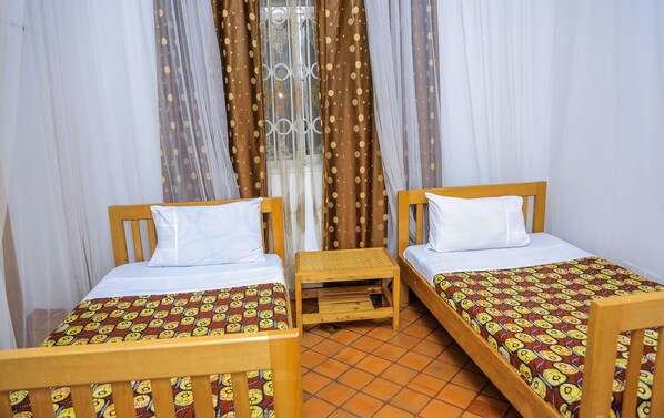 Room - Adonai Guest House - Hostel (Kampala)
