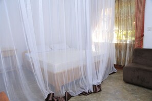 Single Room - Adonai Guest House - Hostel (Kampala)