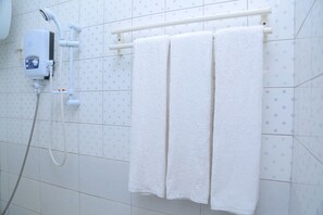 Triple Room | Bathroom | Shower, free toiletries - Adonai Guest House - Hostel (Kampala)