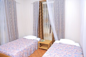 Twin Room | Free WiFi - Adonai Guest House - Hostel (Kampala)