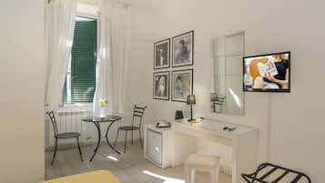 1 bedroom, desk, free WiFi, bed sheets