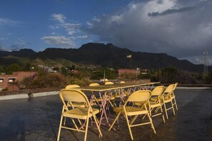 2 restaurants, breakfast, lunch served; local and international cuisine