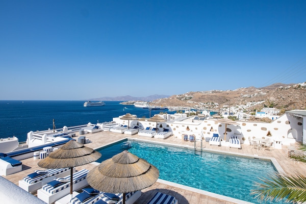 Outdoor pool, pool umbrellas, sun loungers