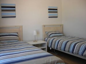 3 bedrooms, iron/ironing board, bed sheets