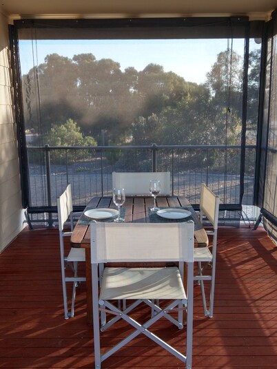 Peaceful family friendly accommodation close to the beach and jetty