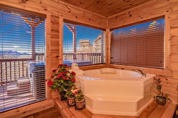 Interior - A Majestic View: Mtn views, Resort Pool, Home Theater, Games, near attractions! (Sevierville)