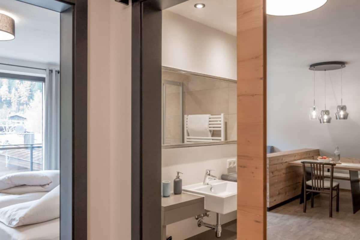 Studio 203 | Allergikerbettwaren, Zimmersafe, schallisolierte Zimmer