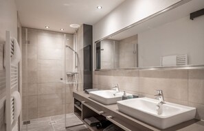 Studio 101 | Bathroom | Free toiletries, hair dryer, towels - Corso Living (Soelden)