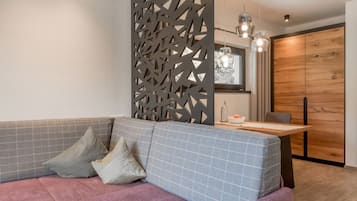 Sky-Spa Appartement 1 | Wohnbereich | Flachbildfernseher