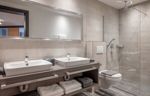 Family Apartment | Bathroom