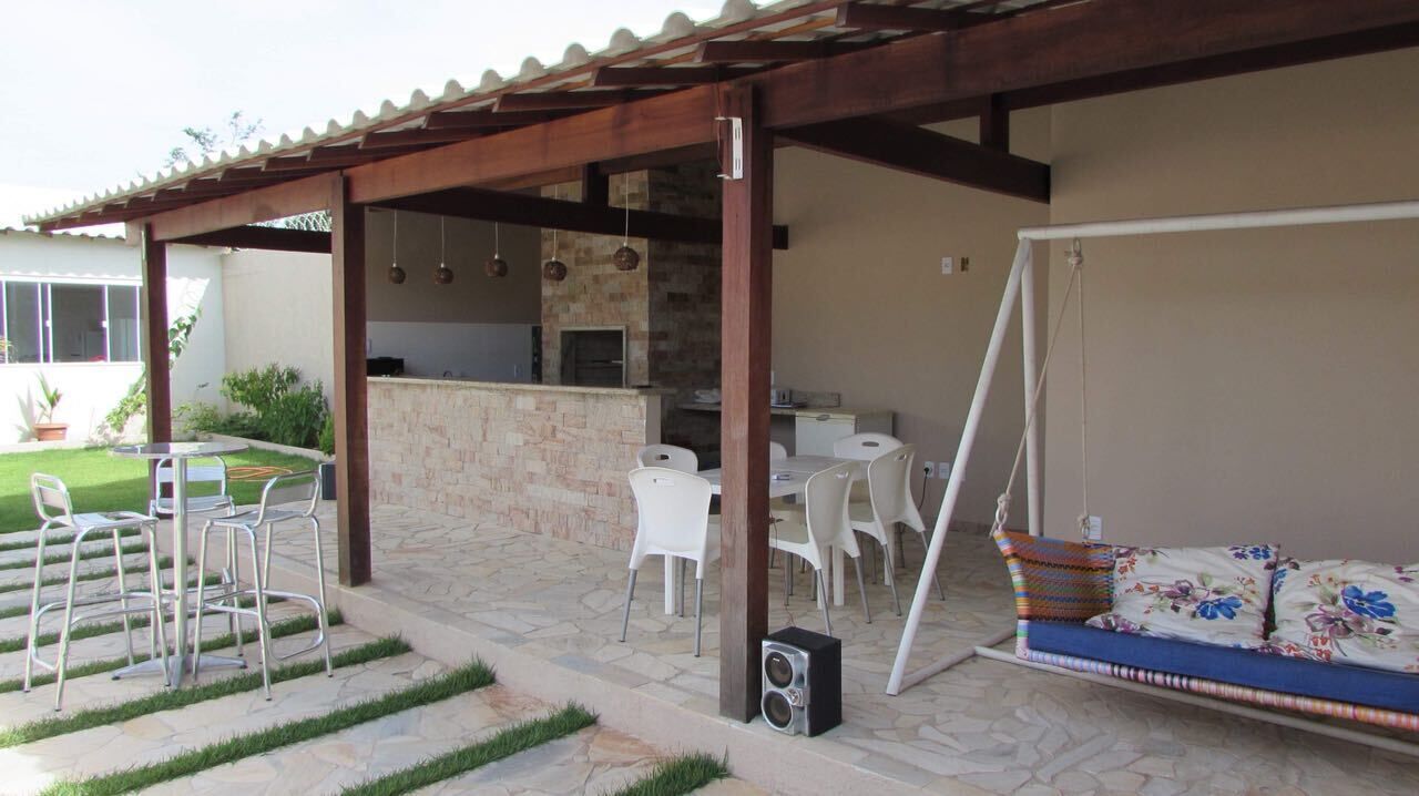 HIGH STANDARD HOUSE WITH POOL AND CHURRASQUEIRA