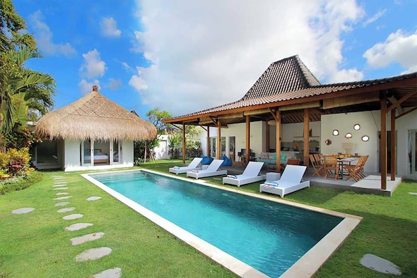 Outdoor pool, pool loungers