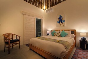 4 bedrooms, in-room safe, iron/ironing board, WiFi - Villa Kaly Few Minutes Walking to Seminyak Oberoi (Seminyak)