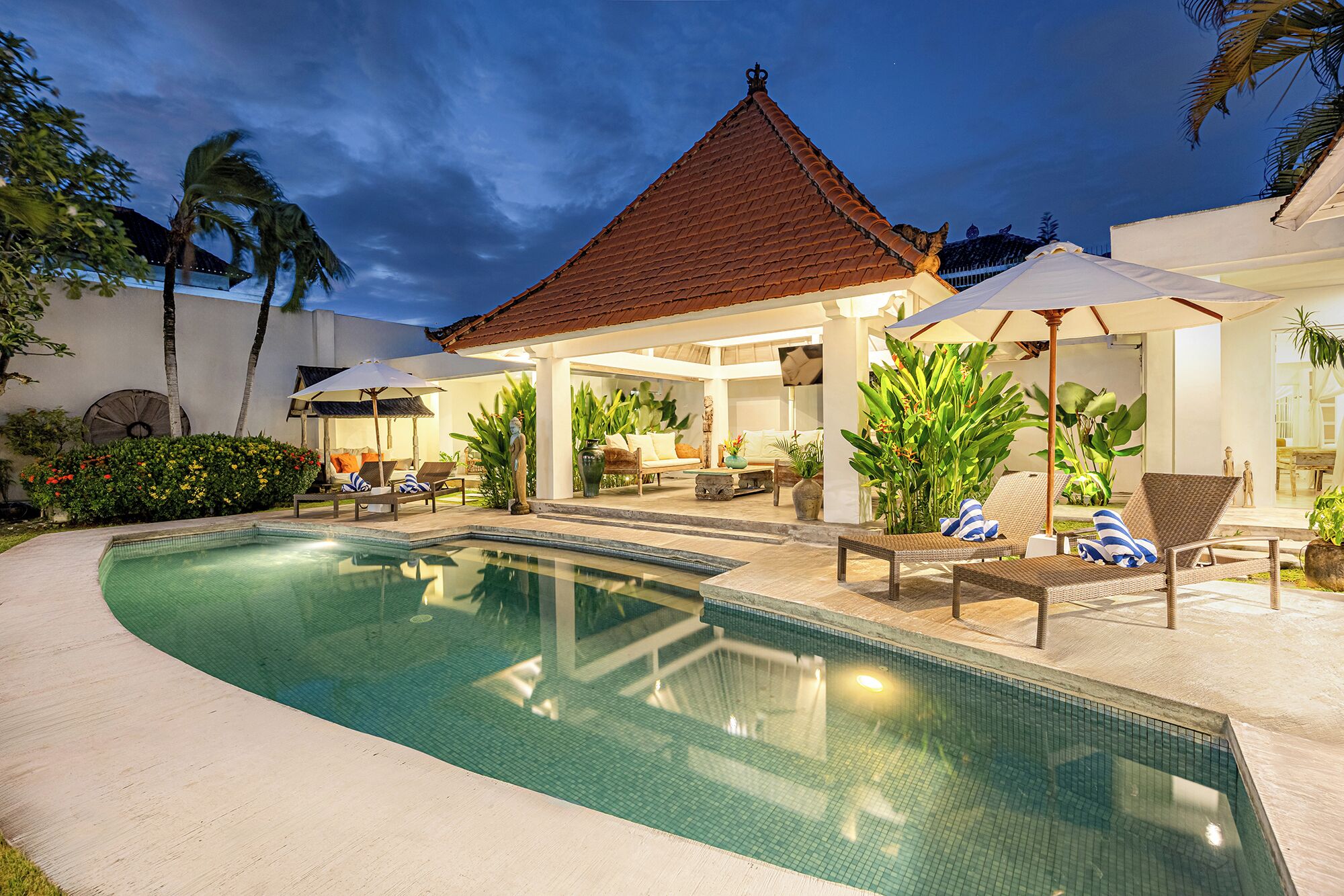 Outdoor pool, pool loungers