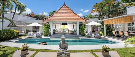 Outdoor pool, pool loungers