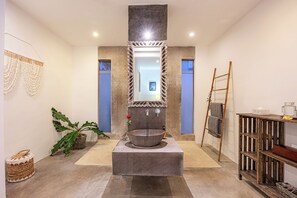 Shower, hair dryer, towels, shampoo