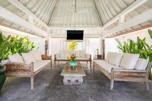 Interior - Villa Mutiara Putih by Optimum Bali, Central Seminyak, Walk to beach (Seminyak)