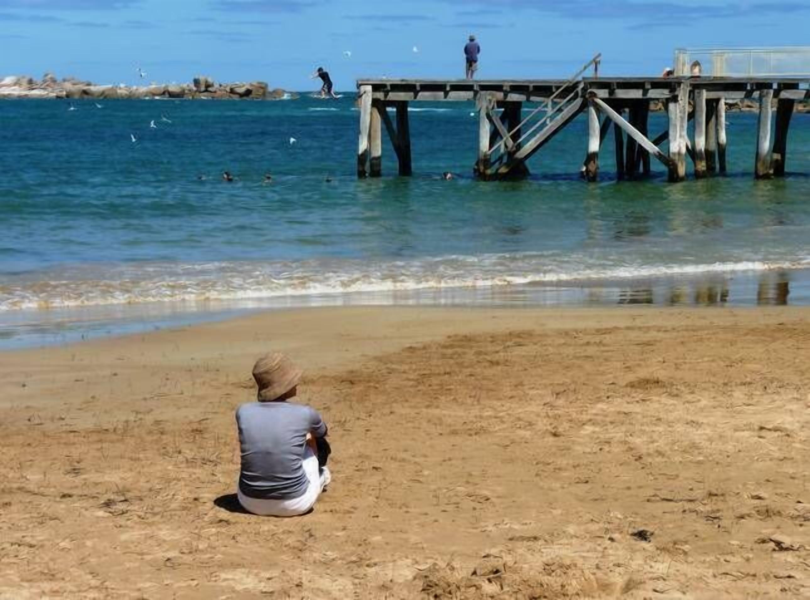 Village lifestyle by the sea — image 16