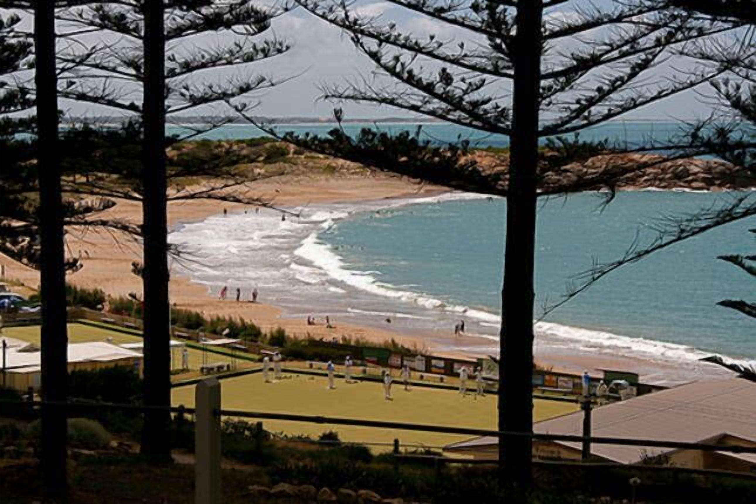 Village lifestyle by the sea — image 15