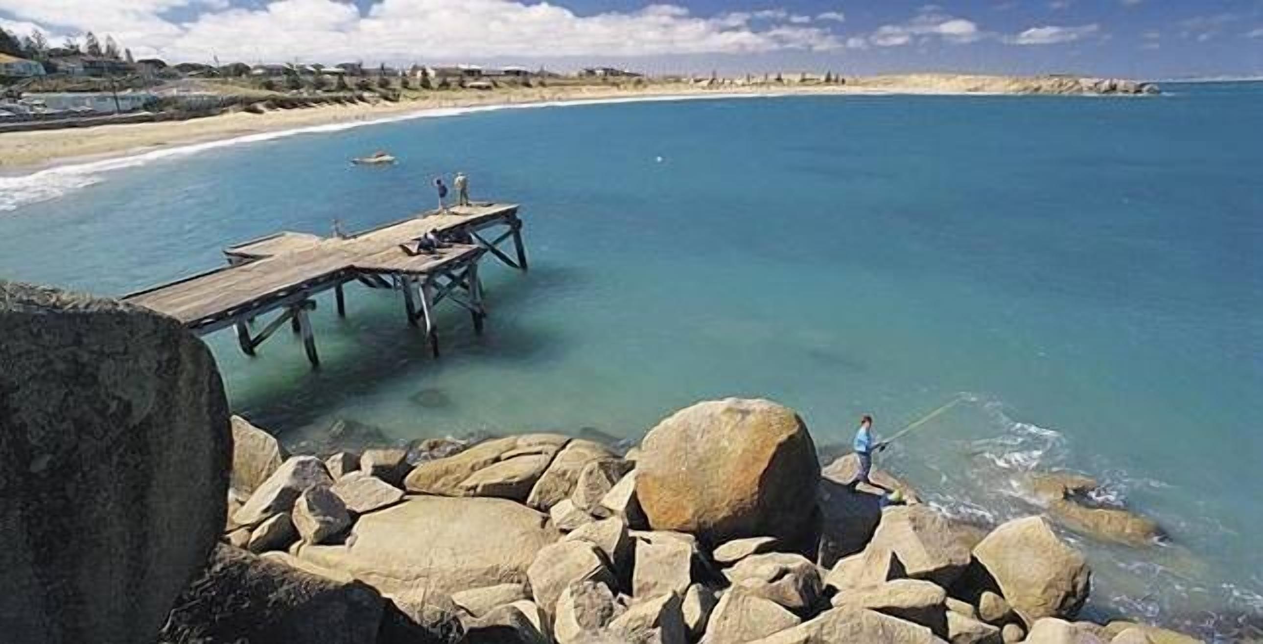 Village lifestyle by the sea — image 14