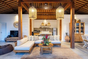 Flat-screen TV, stereo - Central Oberoi, Seminyak - Newly Refurbished Villa A (Seminyak)