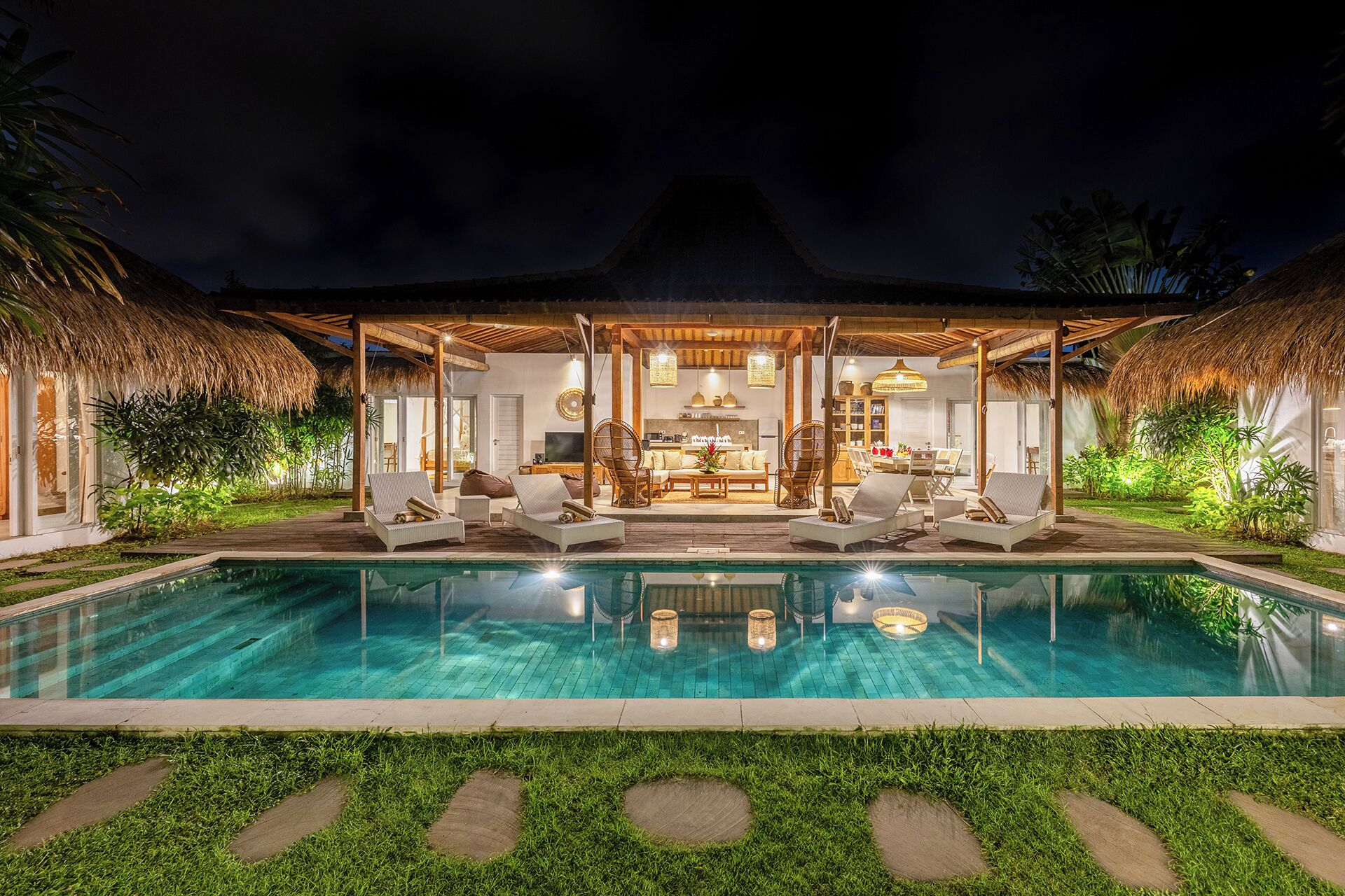 Outdoor pool, sun loungers