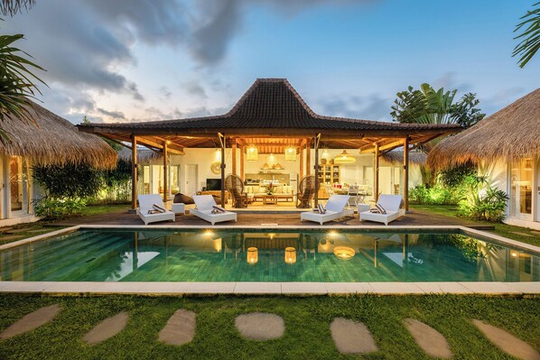 Outdoor pool, pool loungers