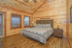 7 bedrooms, iron/ironing board, free WiFi, bed sheets - Splash Manor: Indoor Pool, Spectacular Views, Theater, Games, near Attractions (Sevierville)