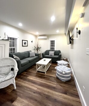 Smart TV, DVD player, offices - Historical charm | Modern Amenities | Unbeatable Location (Ogunquit)