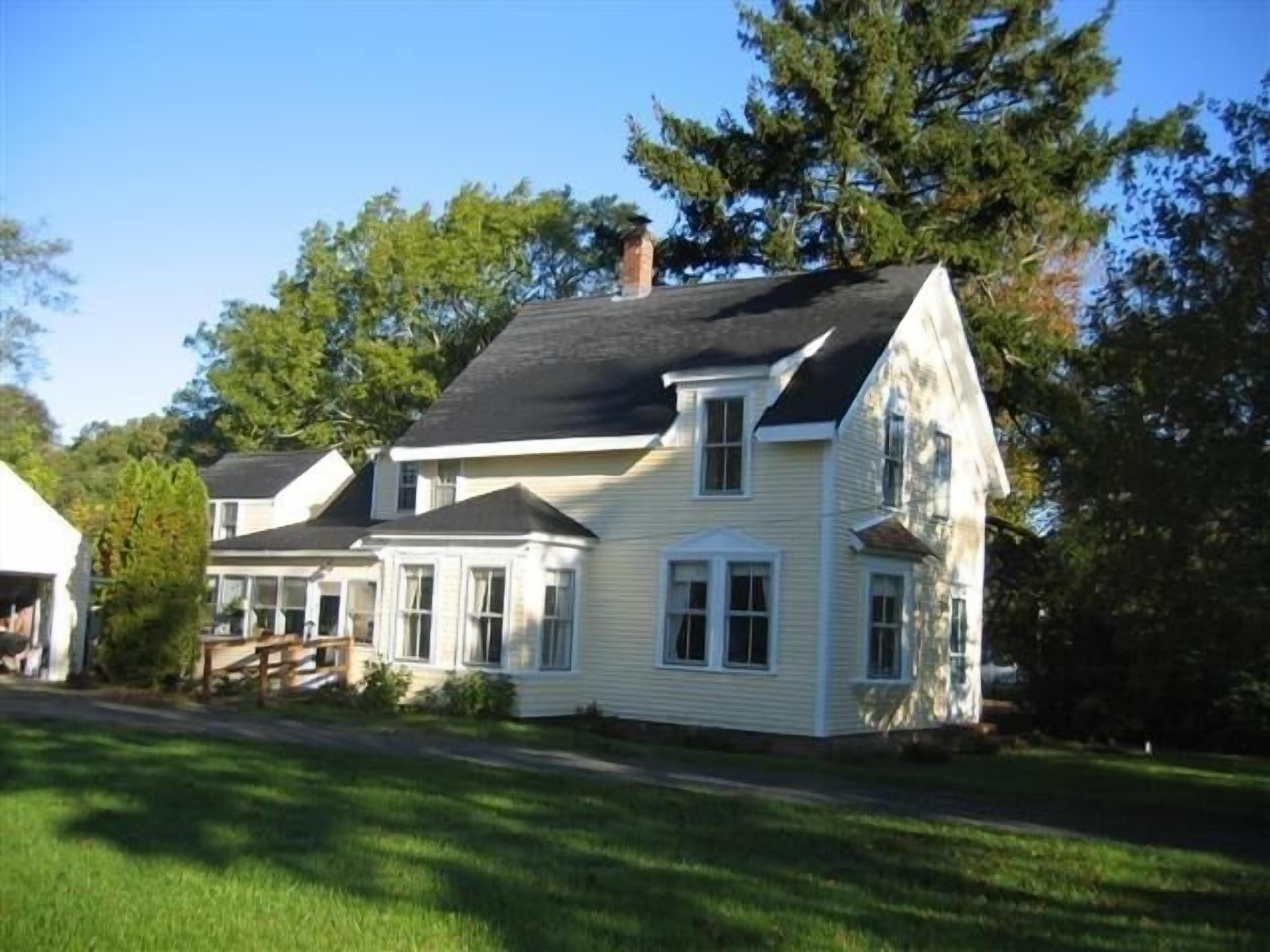 Charming  Harwich Village Home with Large Lawn