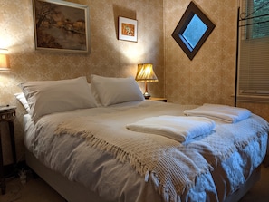 8 bedrooms, desk, iron/ironing board, free WiFi