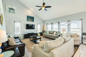 テレビ、書斎 / ワークスペース