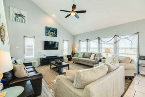 TV, offices - Las Brisas - Big Ocean Views, Easy Beach Access! (Surfside Beach)